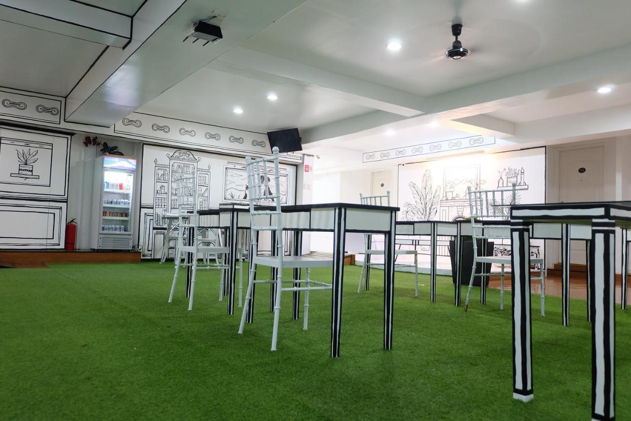 Spaces Hotel Makati Makati City Exterior foto