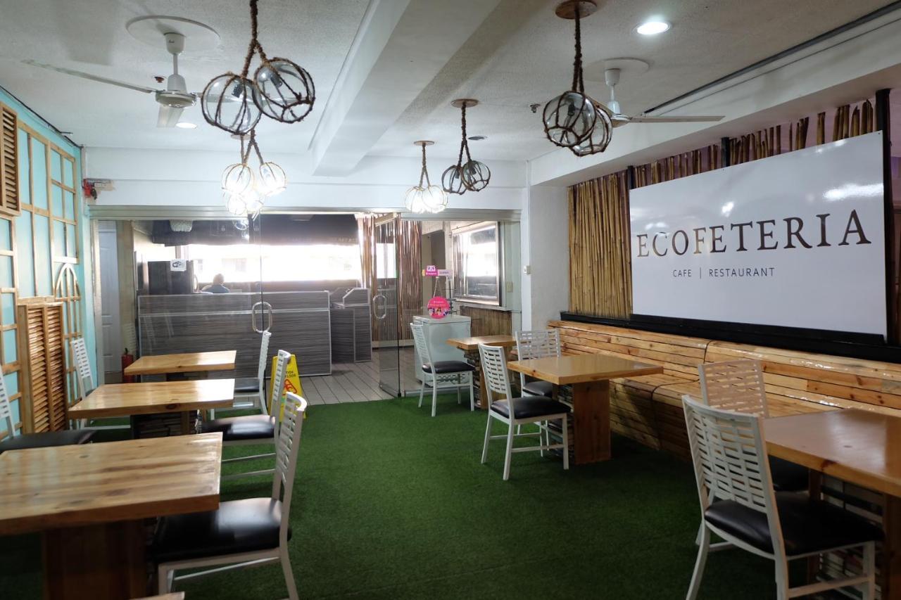 Spaces Hotel Makati Makati City Exterior foto