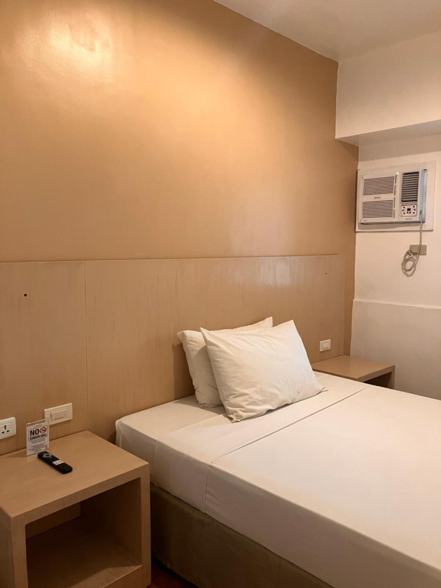 Spaces Hotel Makati Makati City Exterior foto
