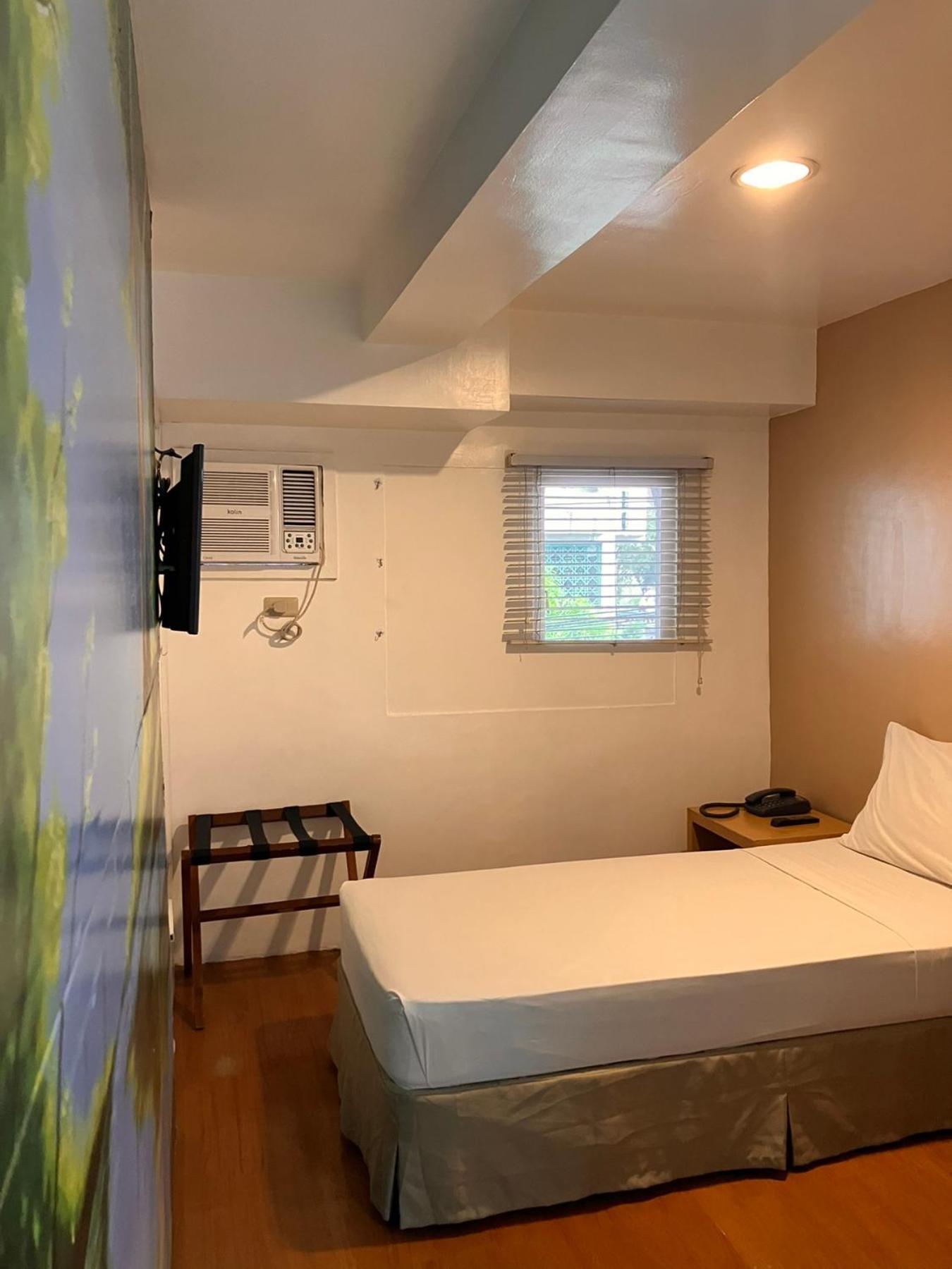 Spaces Hotel Makati Makati City Exterior foto